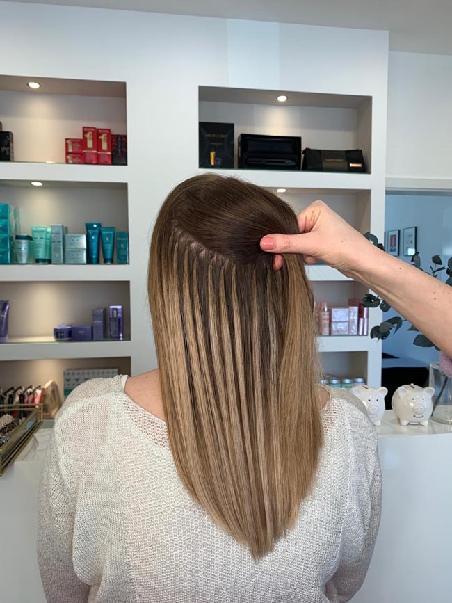 Balayage-Strähnen mit Tape-Extensions