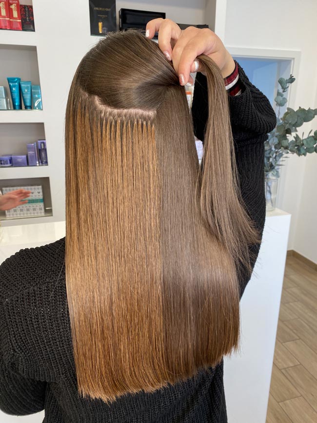 Mittelbraune glatte Extensions-Verdichtung